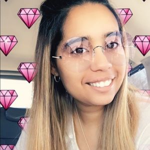 Meet your Posher, Adelina